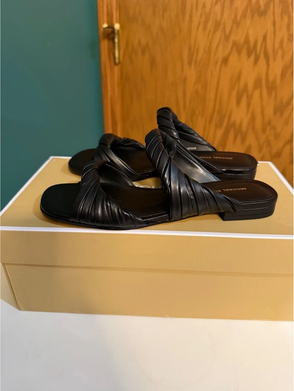 Michael Kors Kiana Leather Sandals Black Size 6M NIB